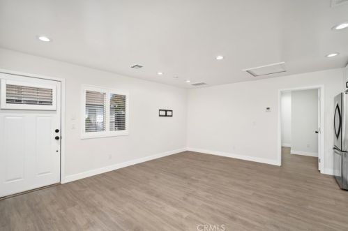 6340 Ventura Canyon Ave, Van Nuys CA  91401-0024 exterior