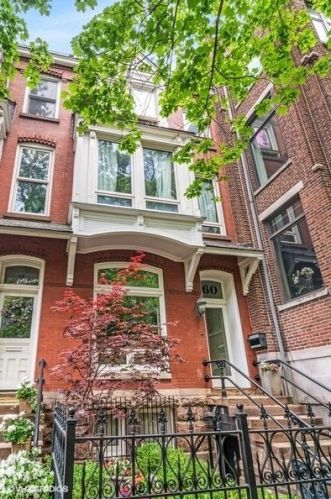 60 Elm St, Chicago, IL 60611-1016