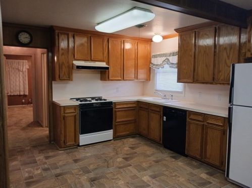 1220 San Felipe St, Angleton TX 77515-5405 exterior