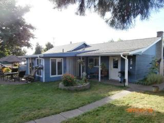 131 69th Pl, Springfield, OR 97478-4714