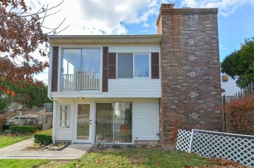 4 Clark Pl, Quaker Hill CT  06375-1204 exterior