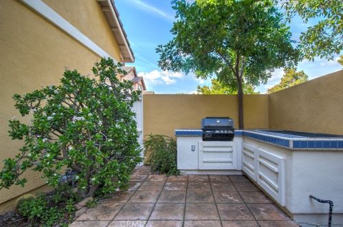 2 Altezza, Irvine CA  92606-8909 exterior