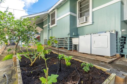 3633 Maunalei Ave, Honolulu HI  96816-2322 exterior