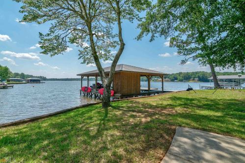 2750 Lakecrest Dr, Mayfield, GA 31087-4618