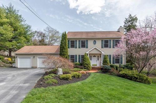 8 Old Stone Rd, Gaylordsville, CT 06755-1115