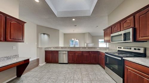 1031 Streamside Dr, Cedar Hill TX 75104-6221 exterior