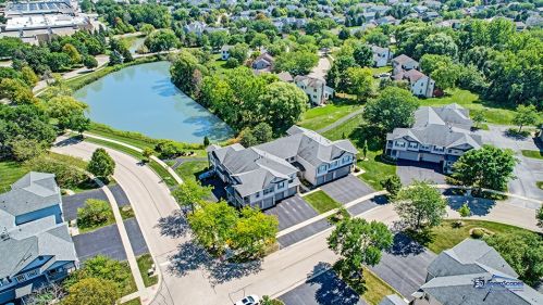 7015 Hamilton Dr, Gurnee, IL 60031-5223
