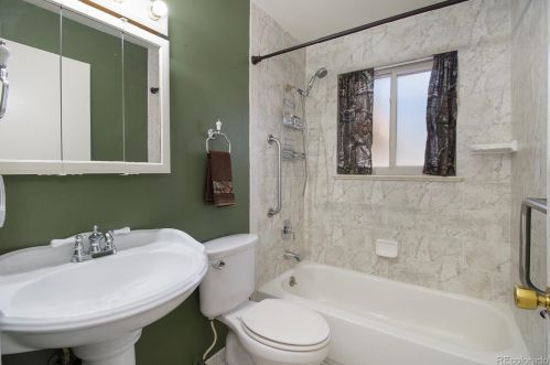 7285 Tamarac St, Englewood CO 80112-1882 exterior