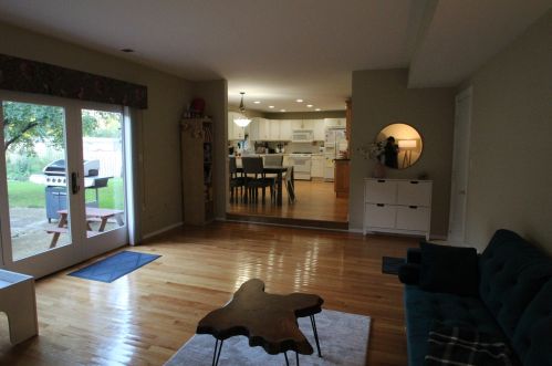 1312 Meade Ln, Arlington Hts, IL 60004-7929