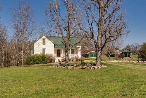 951 Gunter Ridge Rd, Pulaski, TN 38478-8049