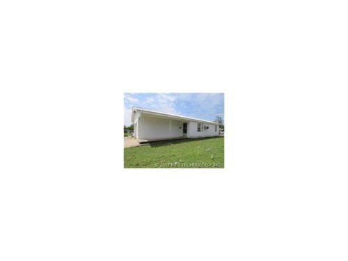 721 Gentry Ave, Checotah, OK 74426-2022