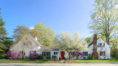 11 Manchester Rd, Amherst, NH 03031-2545