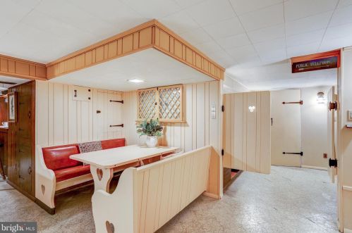 2113 Lyndell Dr, Lancaster PA  17601-5728 exterior