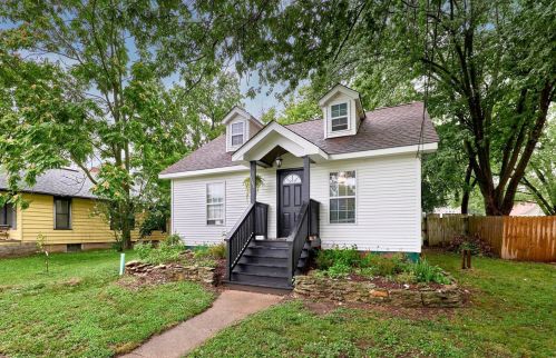 305 4th St, Auburn, MO 63343-1226