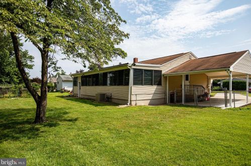 15 Holt Cir, Trenton NJ  08619-1654 exterior