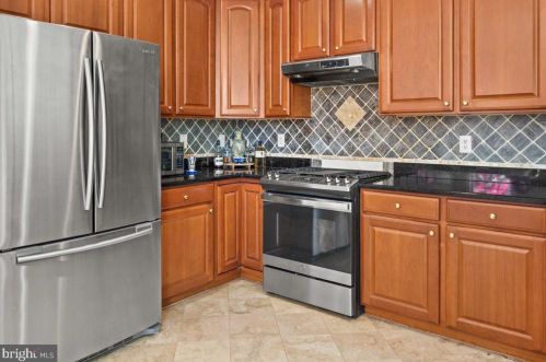 30 St, Trenton NJ 08691-4145 exterior