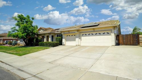 574 Ruby Dr, Vacaville, CA 95687-7716