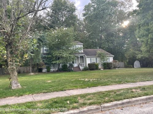 8 Mills Ln, Jackson Twp, NJ 08527-4551