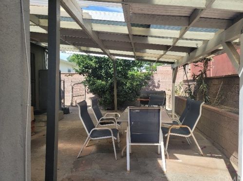 11620 Atkinson Ave, Hawthorne CA 90250-1831 exterior