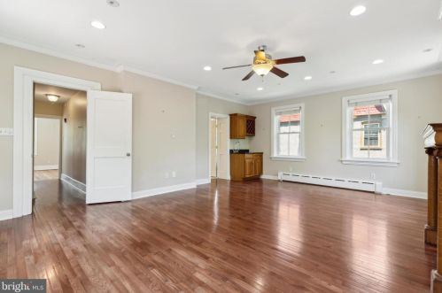 28 Gravers Ln, Philadelphia PA 19118-4132 exterior