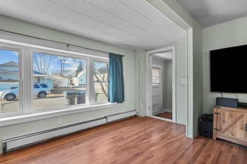 12 Maplewood Ave, Warwick, RI 02889-2717