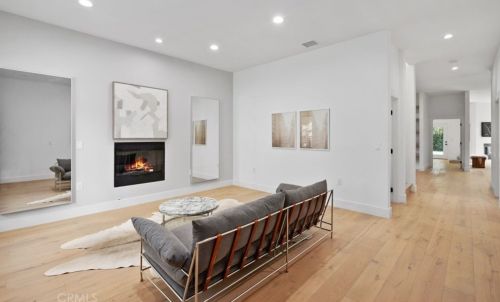 4614 Tobias Ave, Van Nuys CA  91403-2823 exterior