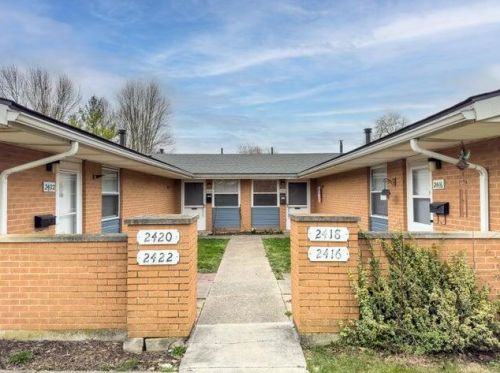 2416-2422 Red Coach Dr, Springfield OH  45503-1238 exterior