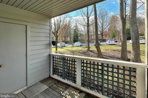 1504 Summerchase Ct, Herndon VA  20194-1155 exterior