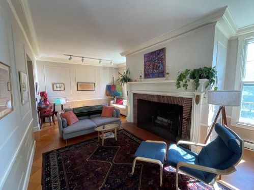 397 Gibbs Ave, Middletown, RI 02840-3379