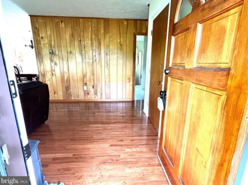 214 Crisman Rd, Edinburg, VA 22824-3535