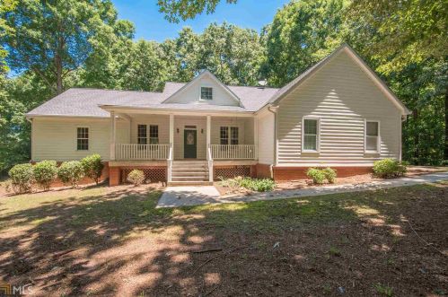 714 Country Lake Dr, Hampton, GA 30228-2602