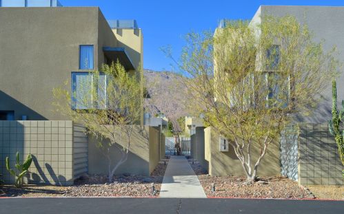 721 Arenas Rd, Palm Springs, CA 92262-6742