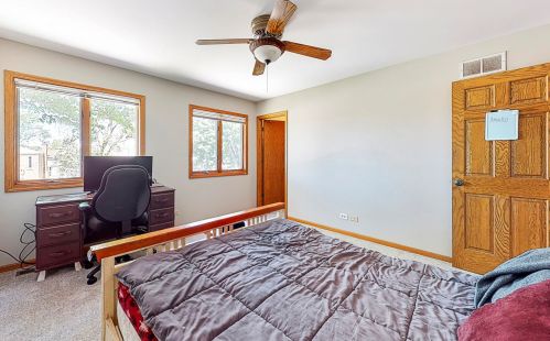 8143 Oak Ln, Niles IL  60714-2720 exterior