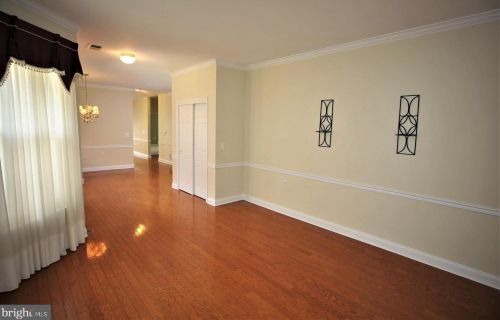 6 Hummingbird Dr, Trenton NJ  08690-3557 exterior