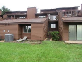 35 Highland Cir, Annandale, NJ 08801-1504