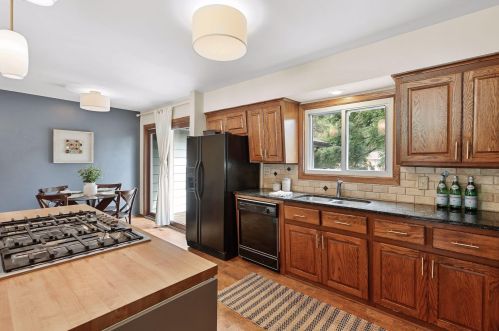 208 Colleen Ave, Saint Paul MN  55126-6252 exterior