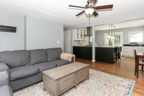 133 Helen Rd, Palatine, IL 60067-6837