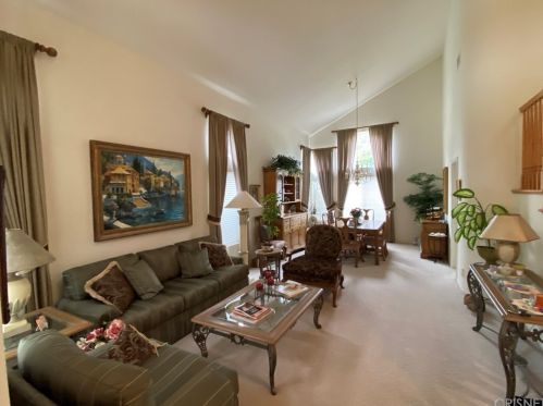 271 Sycamore Ridge St, Simi Valley, CA 93065-7042