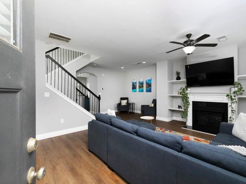 2296 White Oak Dr, Smyrna, GA 30080