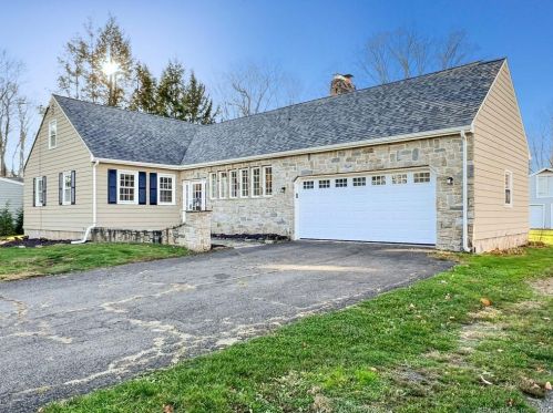 43 Oak Ridge Dr, Kensington, CT 06037-3709