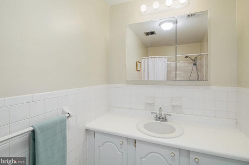 637 Lombard St, Philadelphia PA  19147-1416 exterior