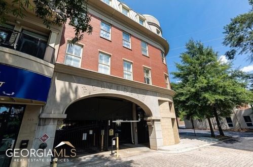560 Dutch Valley Rd, Atlanta GA  30324-5304 exterior