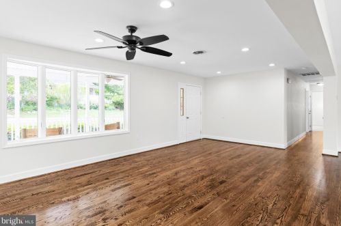 53 Bob White Dr, Harpers Ferry WV  25425-5810 exterior