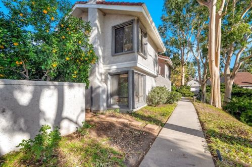 1062 Thistlegate Rd, Calabasas, CA 91377-3922