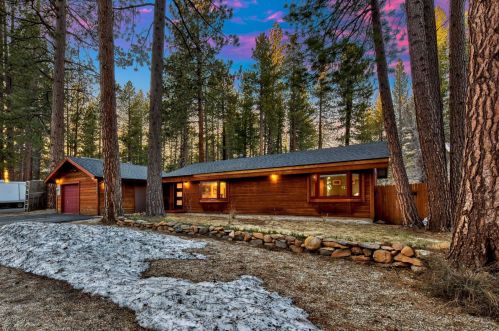 10424 Olympic Blvd, Truckee, CA 96161-1708