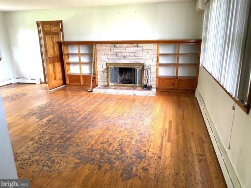 837 Whitehorse Mercerville Rd, Trenton, NJ 08610-3811