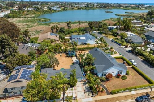 1213 Vista Way, Oceanside, CA 92054-6452