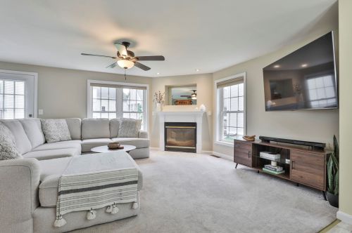 32 Barbara Ln, Hudson NH  03051-3770 exterior