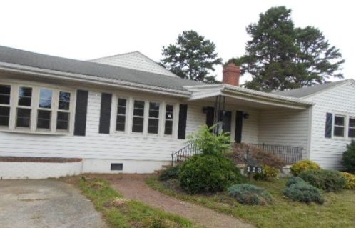 113 Davis Dr, Danville, VA 24540-1437