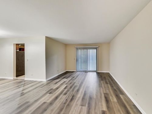 1521 Raymond Dr, Naperville, IL 60563-9719